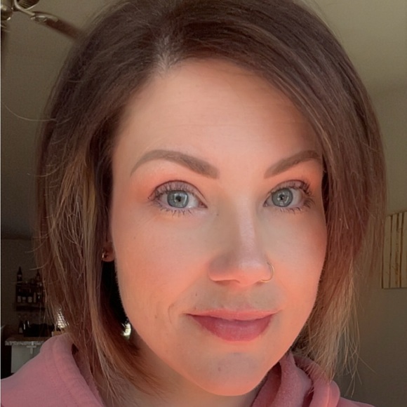 Meet your Posher, Melissa - Picture 2 of 2